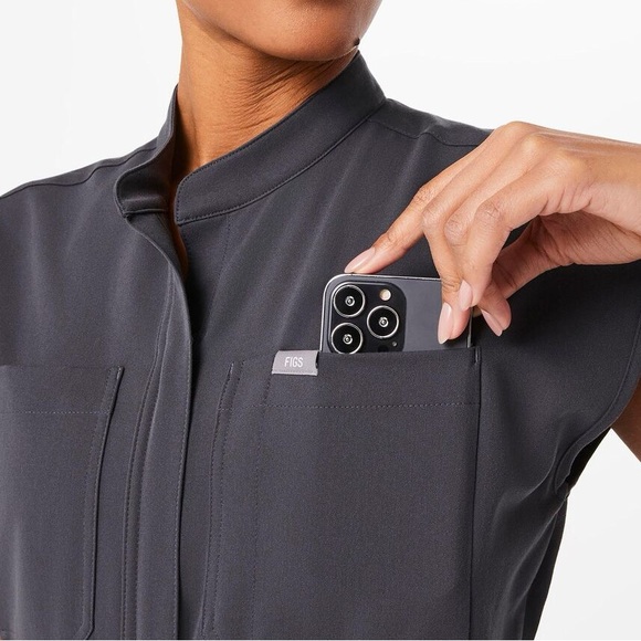 FIGS- Rafaela Cargo ScrubJumpsuit in charcoal - Picture 4 of 9